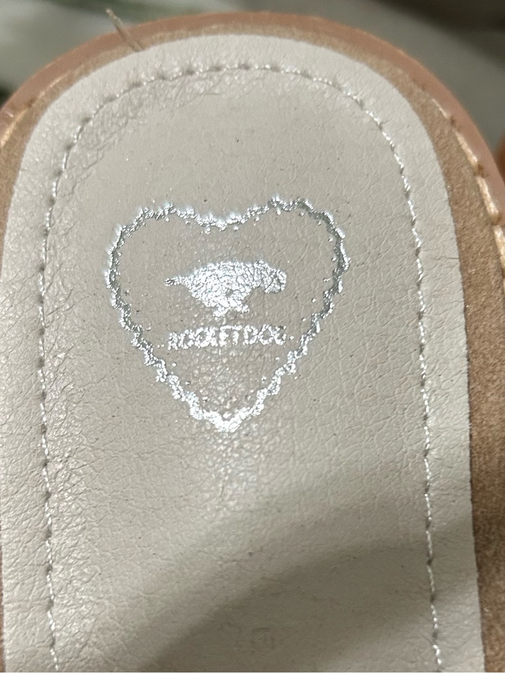 NWOT Rocket Dog Light Denim Beige and Tan Fringed Cross-Strap Sandals. Size 11 - Picture 6 of 8